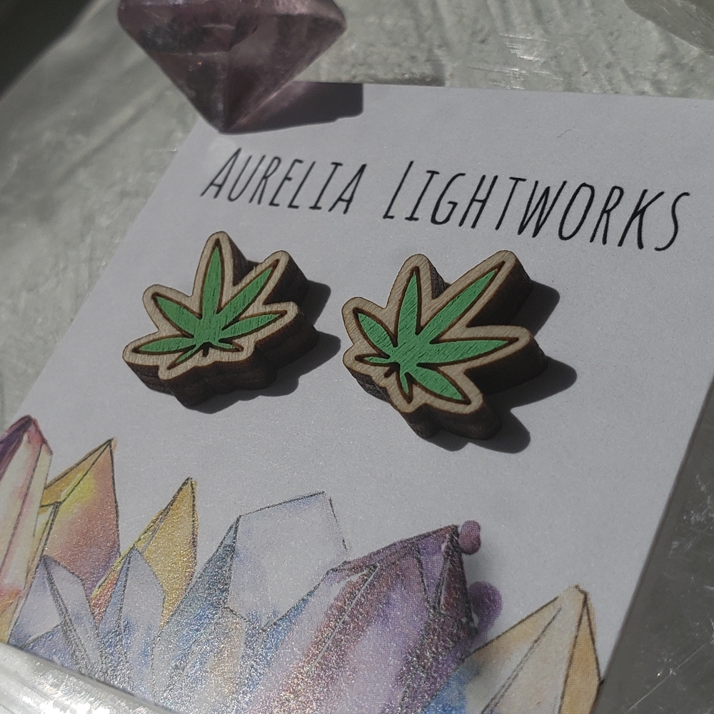 Laser cut cannabis leaf stud earrings - Picture 5 of 8
